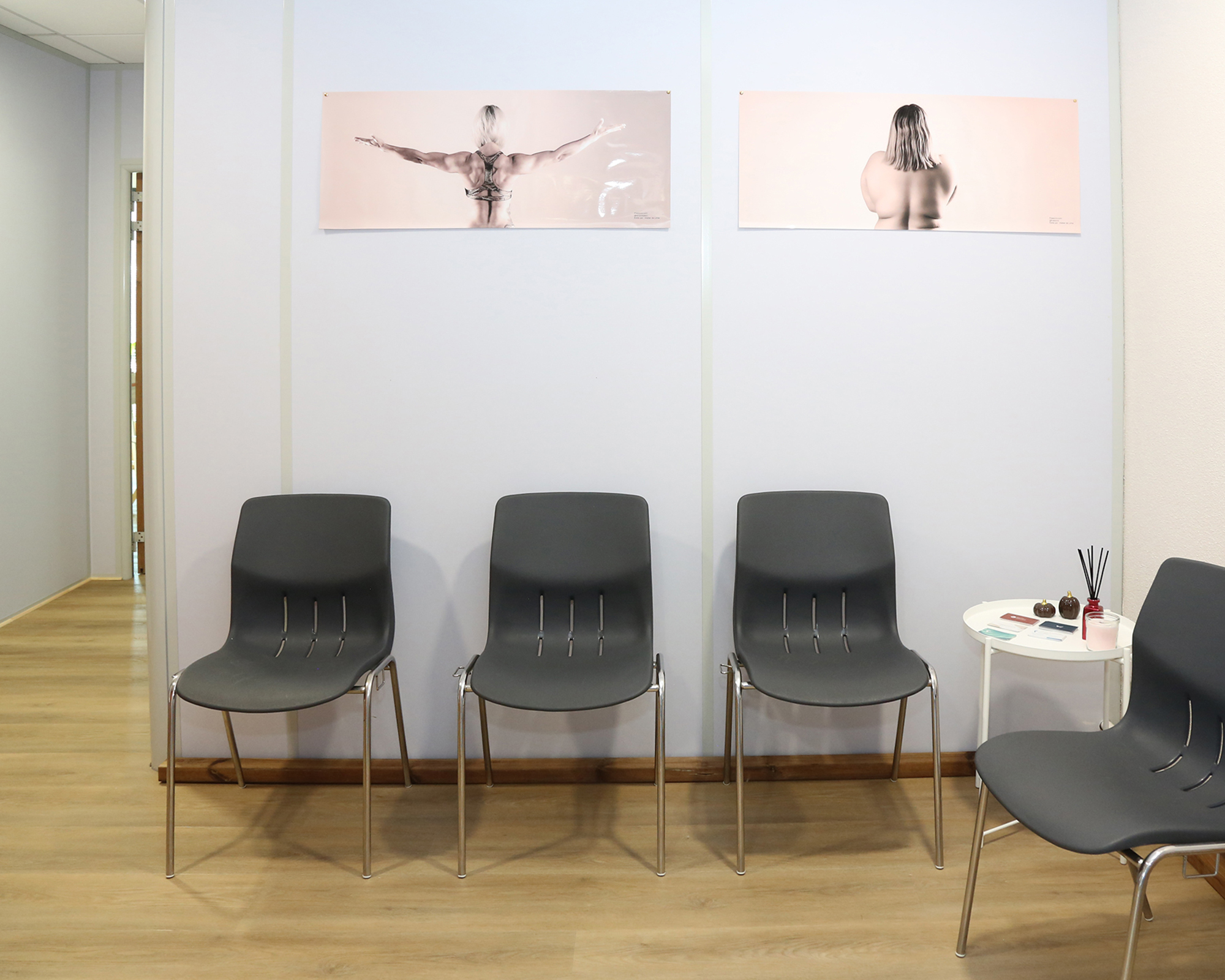 Photo de la vue d'entrée de la salle d'attente.